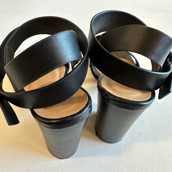 Heart In D Black Ankle Wrap Block Heeled Sandals Size 8.5 - Picture 7 of 13